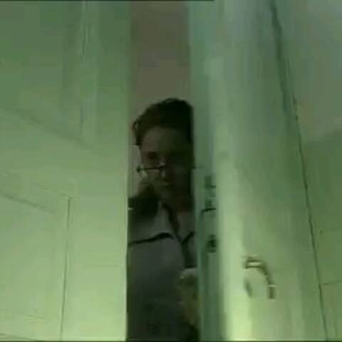 chi c'e' dietro la porta?