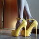 piedini in giallo